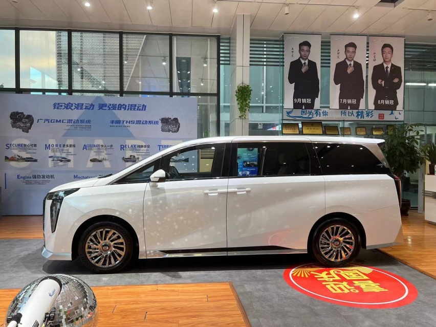 探店传祺新一代M8宗师版，升级巨大，极致奢华，难怪盲订也火爆！