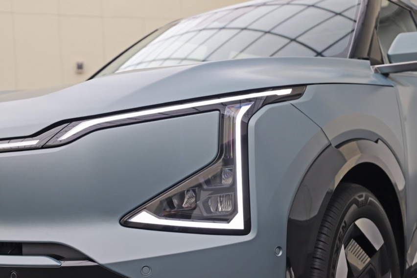 起亚纯电EV5怎么样？操控性和舒适性的双赢！