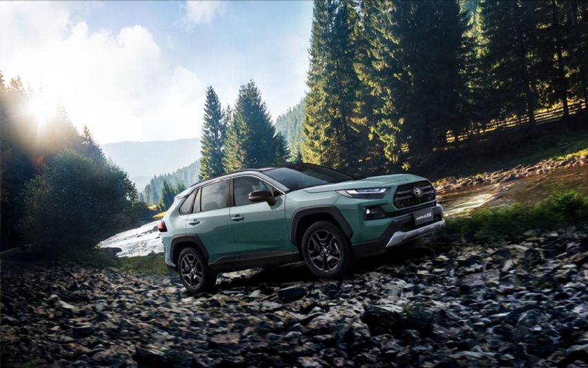 一汽丰田新RAV4荣放野性上市，售价17.68万元起