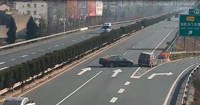 跑高速时，遇到这6种状况，要多加小心