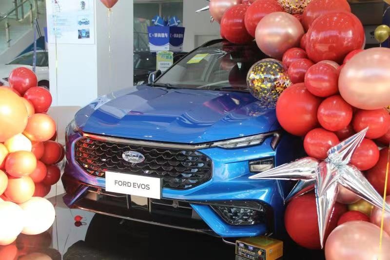 进店实拍福特EVOS 27寸真带鱼连屏 油耗居然不到9L