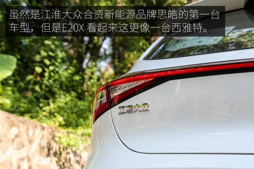 尾灯.jpg