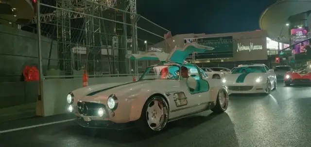 30万的特斯拉Model 3改成千万神车奔驰300SL，看完心动了！