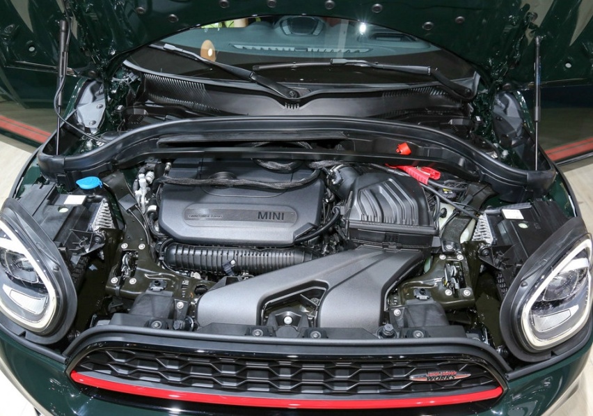 MINI JCW COUNTRYMAN搭载2.0T高功率排量
