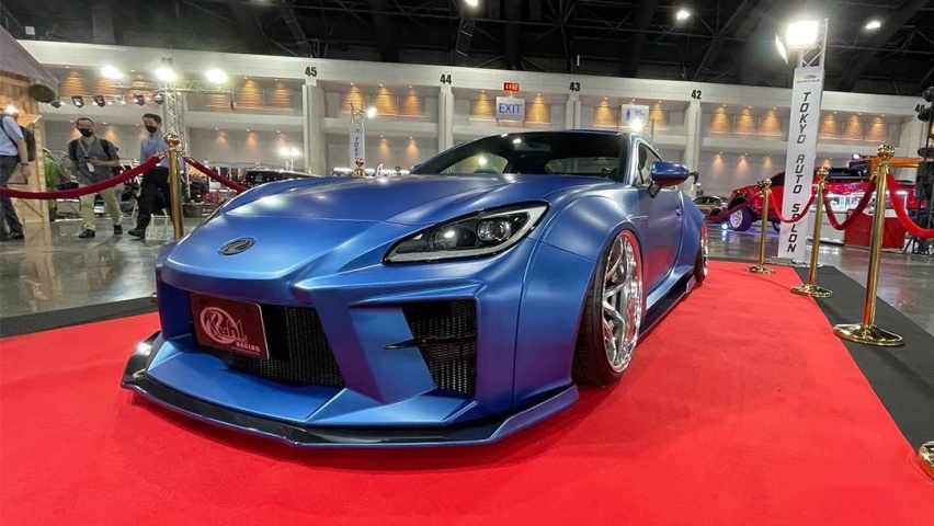 KUHL改装宽体GR86/BRZ，风格神似2000年初的《极品飞车》