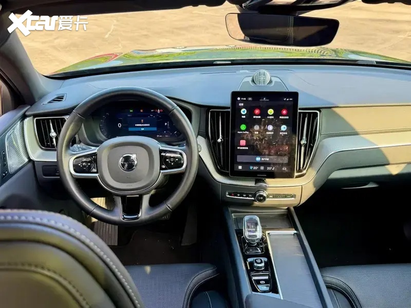 全新XC60黑武士：沃尔沃不装了，这次直接把北欧性冷淡穿成了一身黑