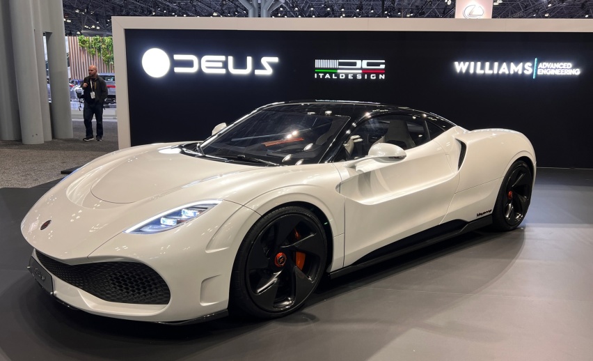 Deus Vayanne电动超跑，2200马力输出，于纽约车展上首次亮