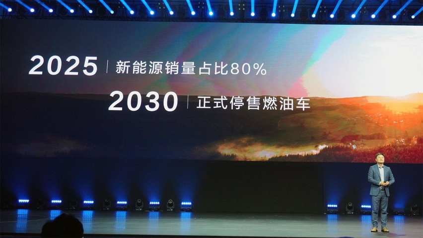 哈弗H6拥抱新能源，混动版14.98万、PHEV版16.88万起