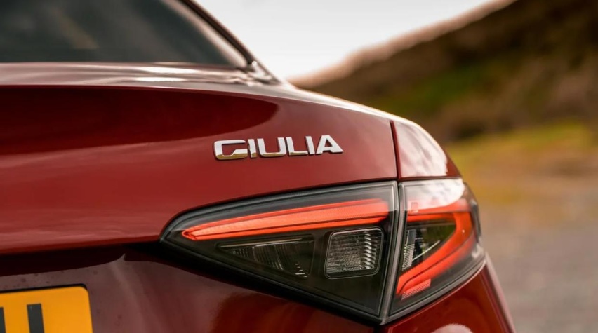 2023阿尔法罗密欧Giulia，35.98万起，碳纤维传动轴，取消后