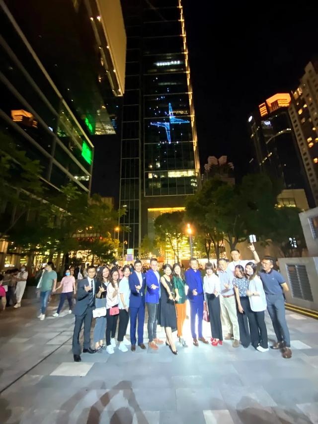 安义夜巷升起最亮的星：上海极星空间带来不一样的电动生活