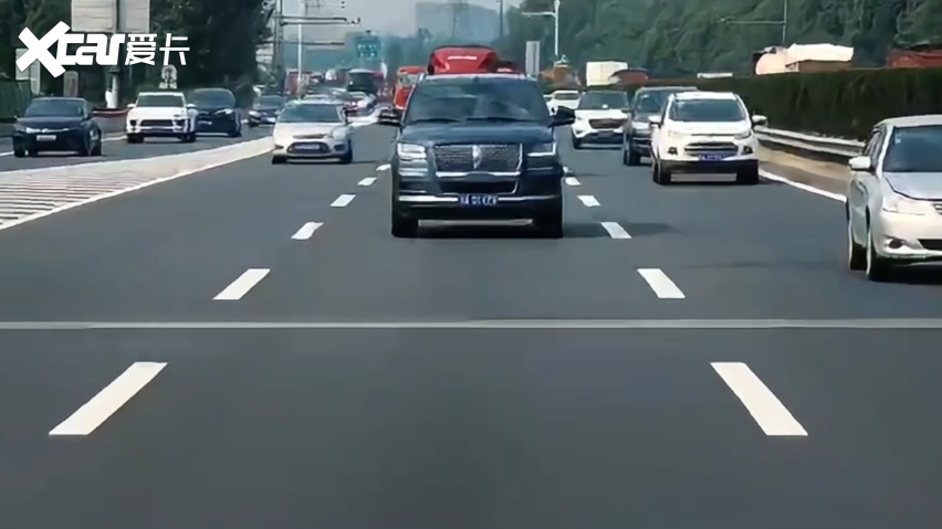 《亦舞之城》车内对峙的压迫感绝了