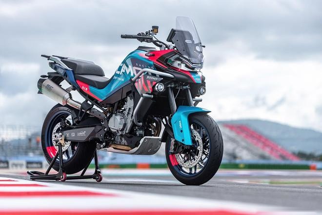 能下赛道输赢的ADV，春风800MT Sport R 赛道亮相