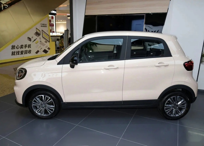 适合买菜代步的小车，零跑T03最高降1万元，5门4座，续航200km