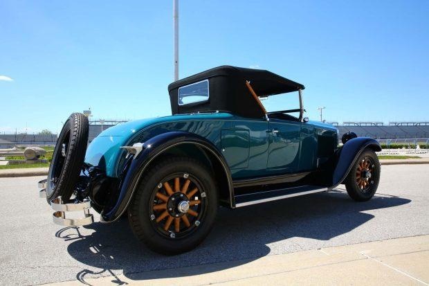 1928年的别克敞篷车正在拍卖，目前竞拍价已炒至3.5万美元