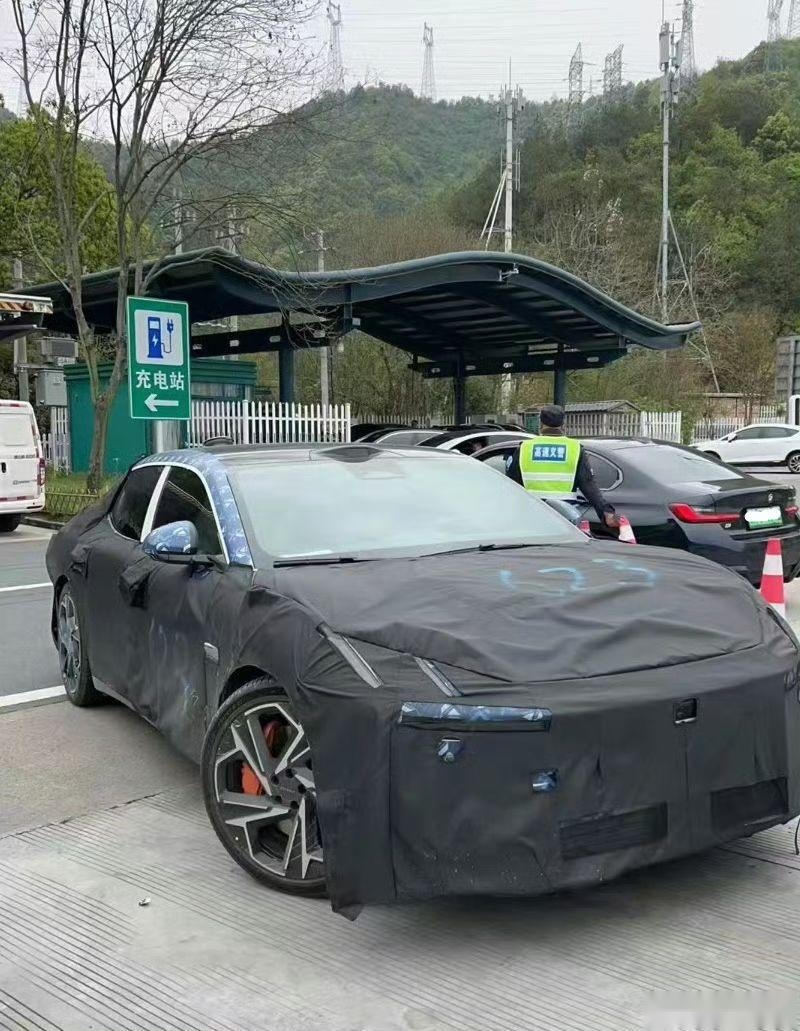 领克首款纯电轿车频繁路试，就是路透过的领克ZERO