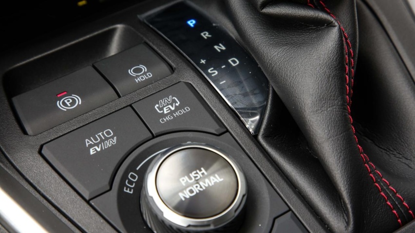 能否在纯电当道的时代闯出一片天？试驾：RAV4荣放双擎E+