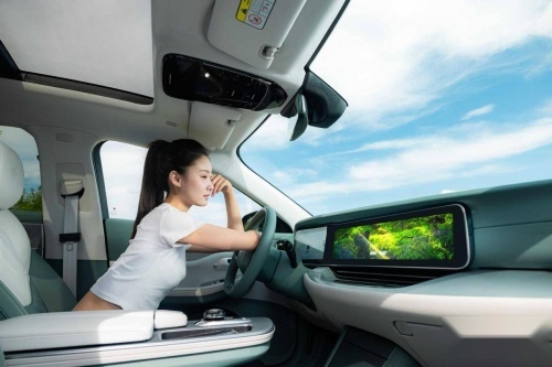 极狐汽车 | 为城市出行带来新思考，极狐阿尔法T森林版上市了