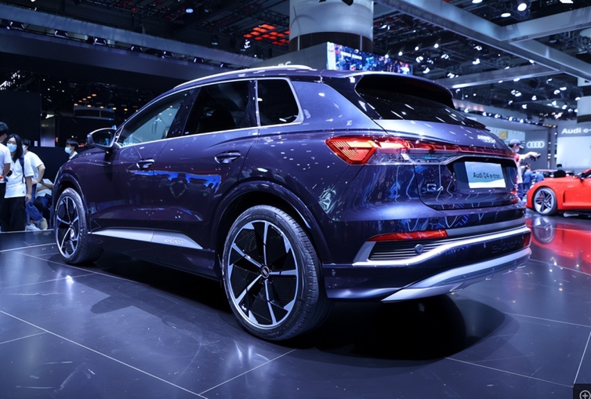 奥迪Q4 e-tron，不加油续航605公里，造型高级，不到30万起
