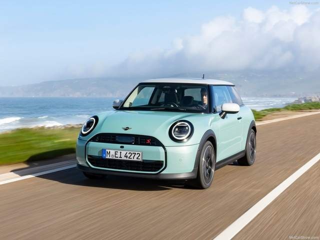全新MINI燃油版20.88万起无竞品，更经典更纯粹，比电车贵6万