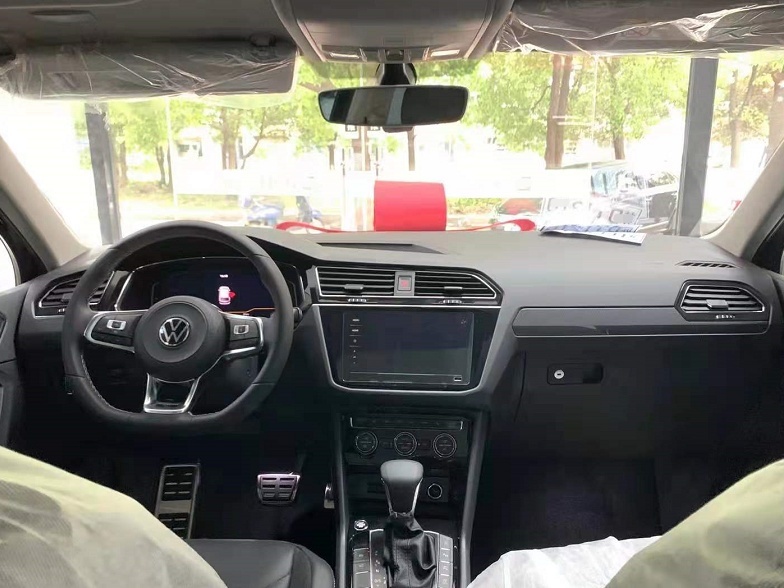 连跌5万，到店体验大众途观L！外观酷似途锐，空间奢华+价格实惠