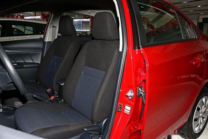 百公里油耗5.2L，买菜车可以选它！丰田YARiS L 致享
