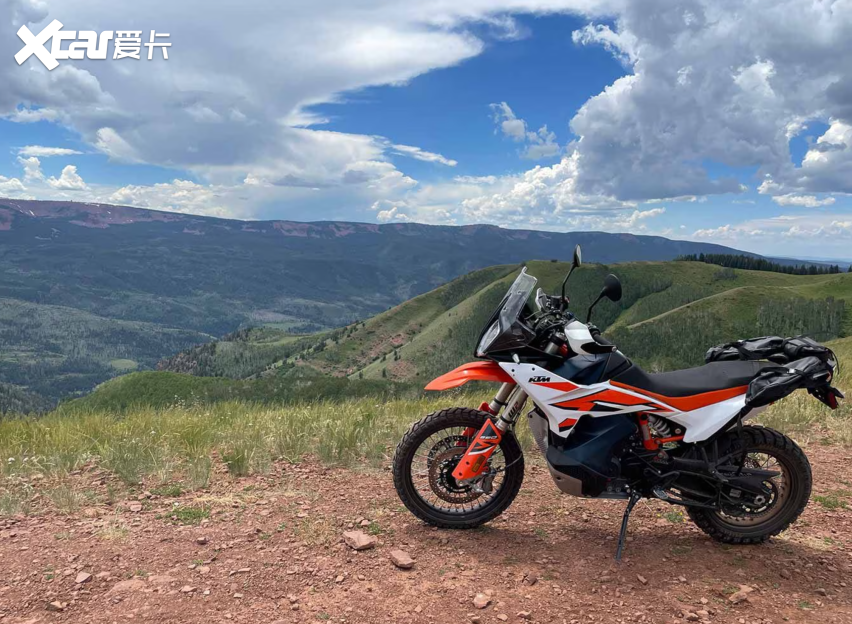 中大排量双缸硬派adv摩托,采用家族式外观,ktm 890 adv r-爱卡汽车爱