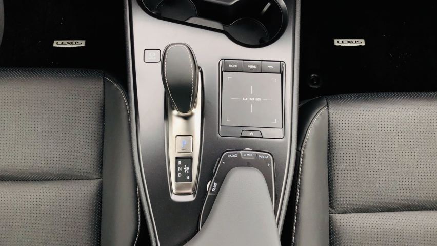花将近四十万买400公里续航值吗？雷克萨斯UX 300e