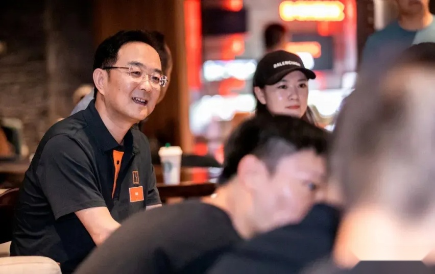 安聪慧居然卑微致歉，周鸿祎给极氪009光辉代言翻车？