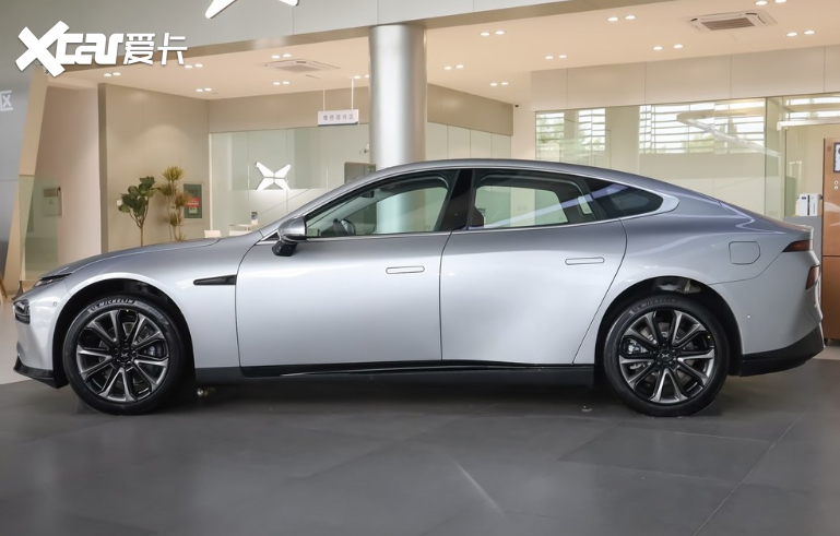 小鹏p7试驾体验科技感满满04元一公里售价仅2299万元起