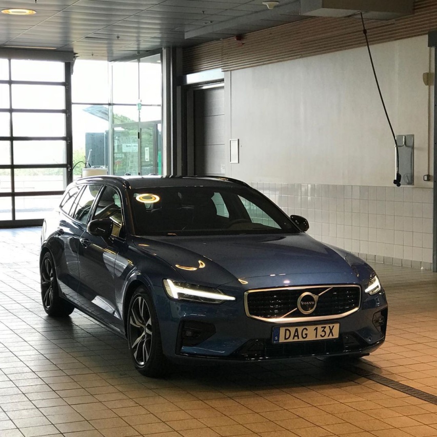 蓝色的很运动 全新沃尔沃V60海外实车