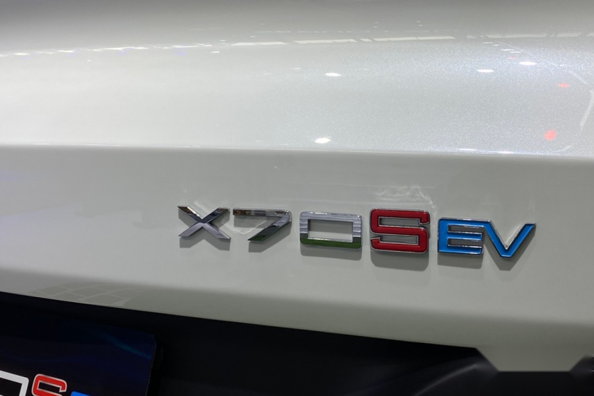 前脸变化很大 广州车展实拍新款捷途X70S EV