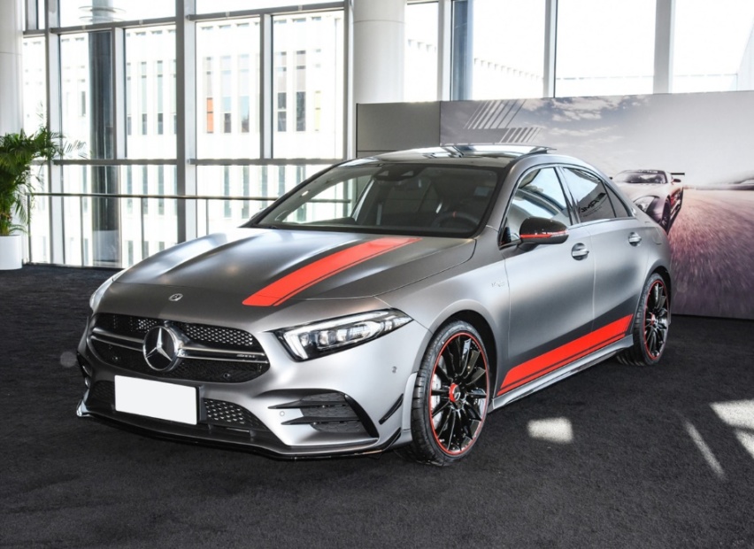最低配的奔驰AMG A35L，也要43.98万，不过动力确实不弱
