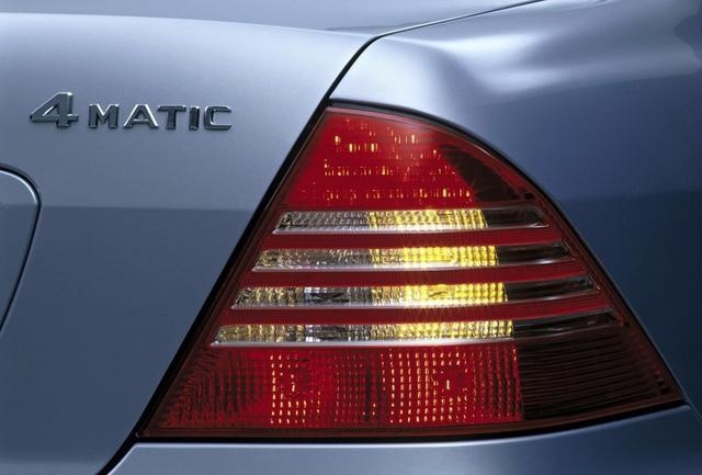 140万的奔驰S500 V8+7速自动挡 二手价格仅4万