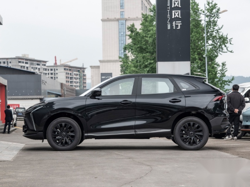 不足10w的超跑SUV，颜值不输兰博基尼Urus，匹配197马力