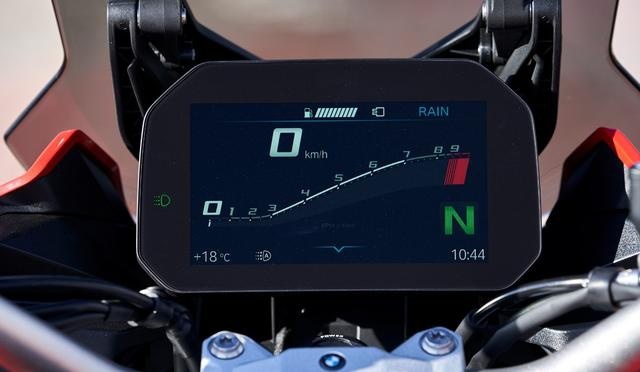 水冷双缸四冲程发动机 全新BMW F900 R和XR车型上市