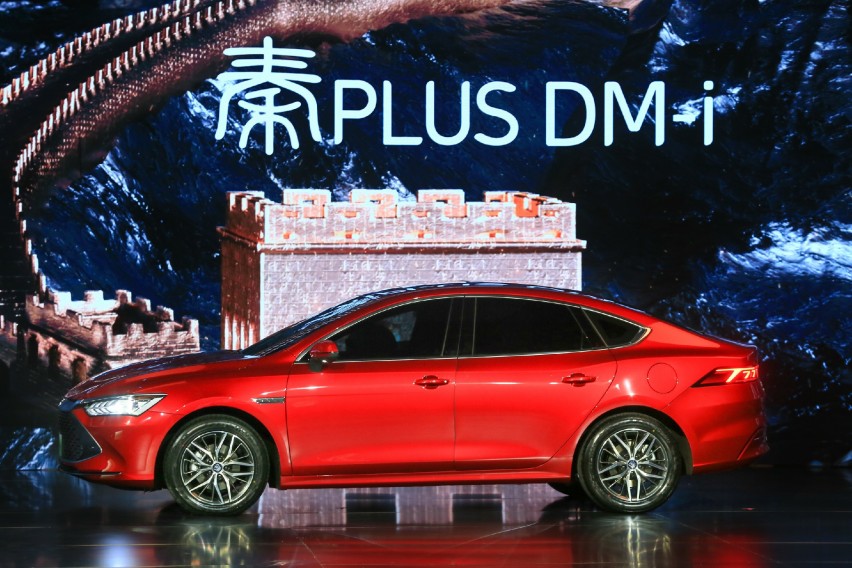 秦PLUS DM-i上市，百公里亏电油耗仅3.8L