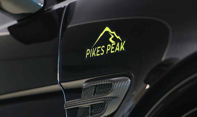 宾利添越Pikes Peak特别版实车