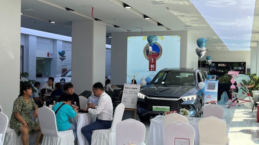探店比亚迪重庆丰易工贸，为何消费者购车热情比高温更火热？