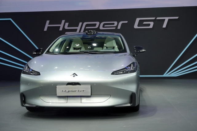 Hyper GT实拍详解 用激光雷达+旋翼门硬刚特斯拉MODEL 3