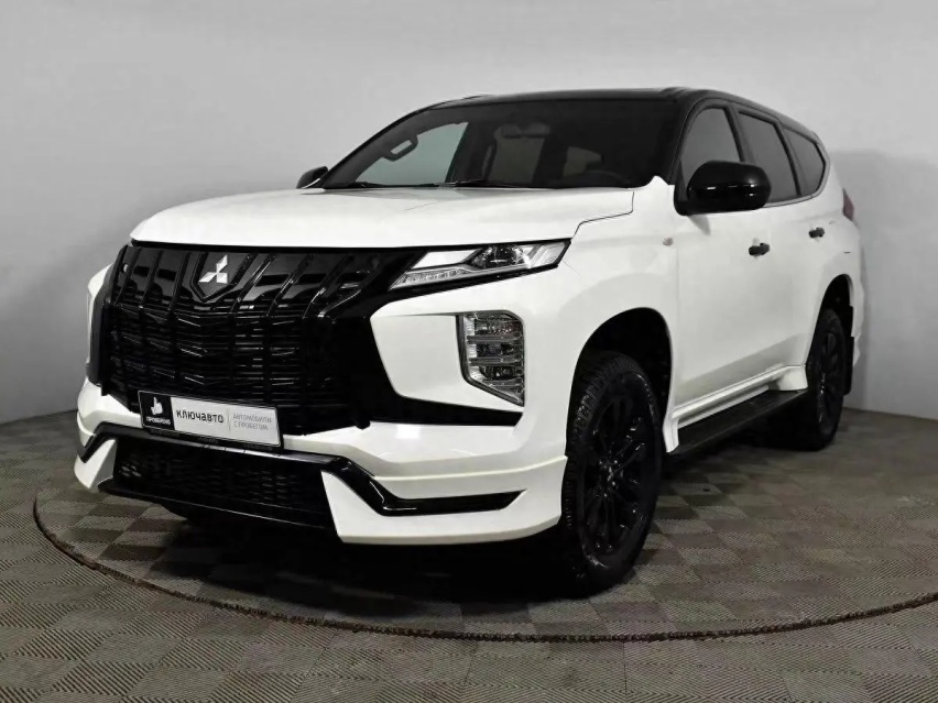 全新一代三菱帕杰罗曝光 搭载V6发动机 内饰一言难尽