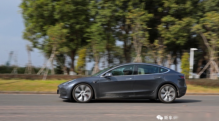 特斯拉Model 3性能版极限测试：这台车竟然能漂移，你信吗