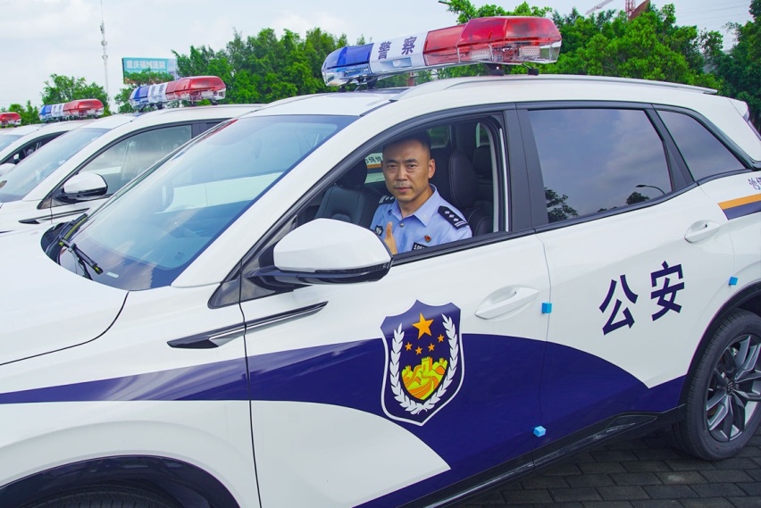 警企共筑  平安重庆 蓝电E5新能源警务用车交付仪式成功举行