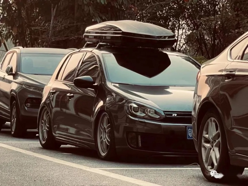 姿态与性能并存的6代高尔夫GTI，01年车主表示玩车很穷但很开心