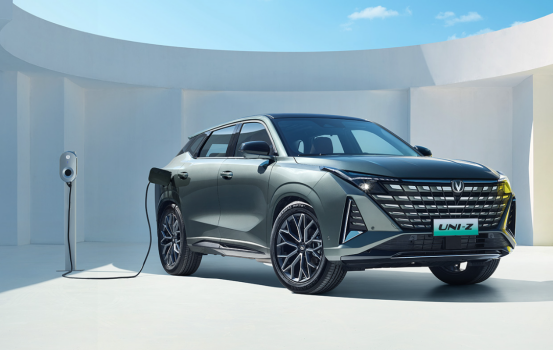 兩大熱門(mén)插混車(chē)PK,長(zhǎng)安UNI-Z新能源居然這么多“料”! 兩大熱門(mén)插混車(chē)PK,長(zhǎng)安UNI-Z新能源居然這么多“料”!