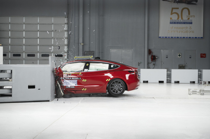 特斯拉Model 3获IIHS最高安全评级