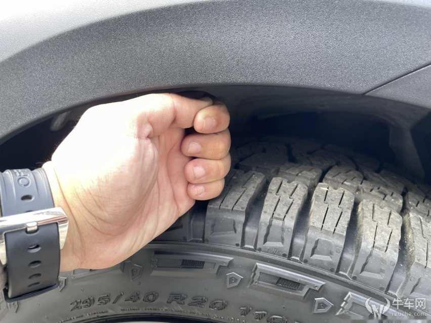 实拍：能越野的双门跑车，保时捷911 Dakar中国首发
