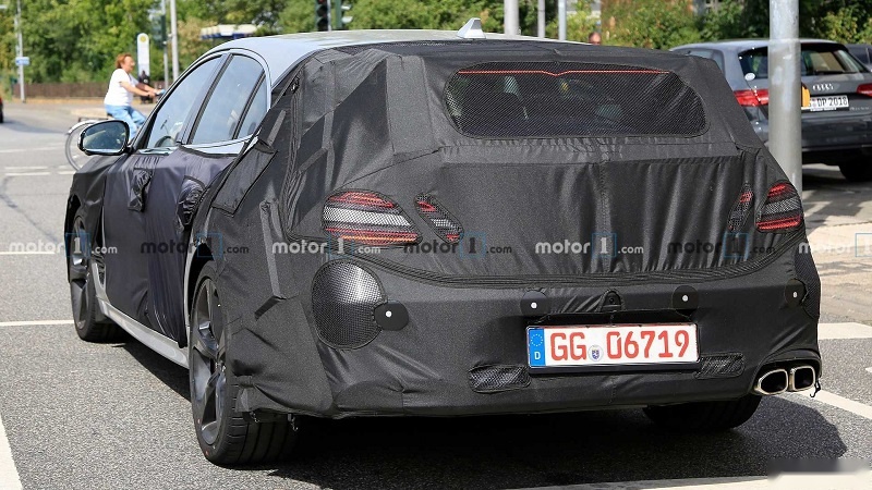 genesis-g70-shooting-brake-wagon-spied-close-rear.jpg