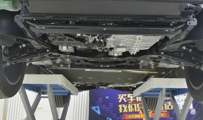 性能安全至上，银河L7拆车对比宋PLUS DM-i、深蓝S7