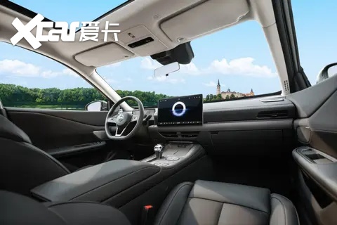 东风日产公布“油电同智”战略首车：天籁·鸿蒙座舱新车首发亮相