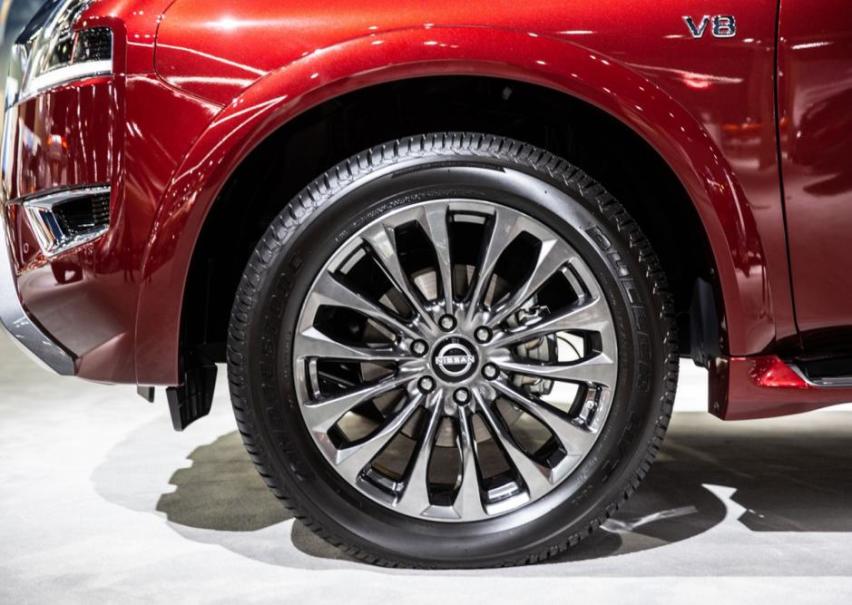 北美不怕烧油，国外途乐配5.6L V8发动机，但外观内饰真的太老